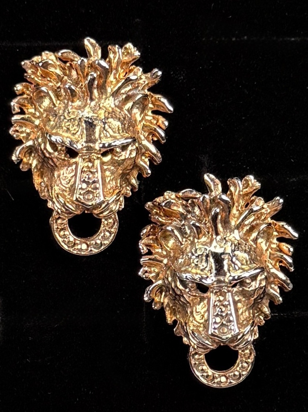 Vintage aged goldtone, weighted lion door knocker clip on earrings